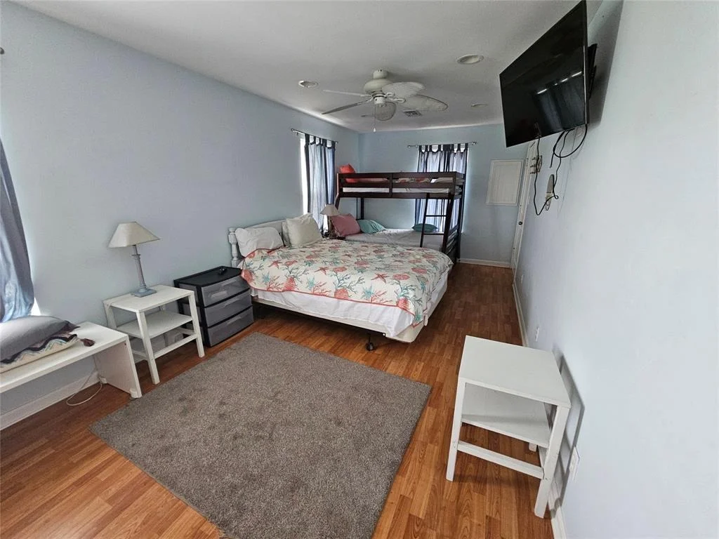 Photo of 970 Olive Drive