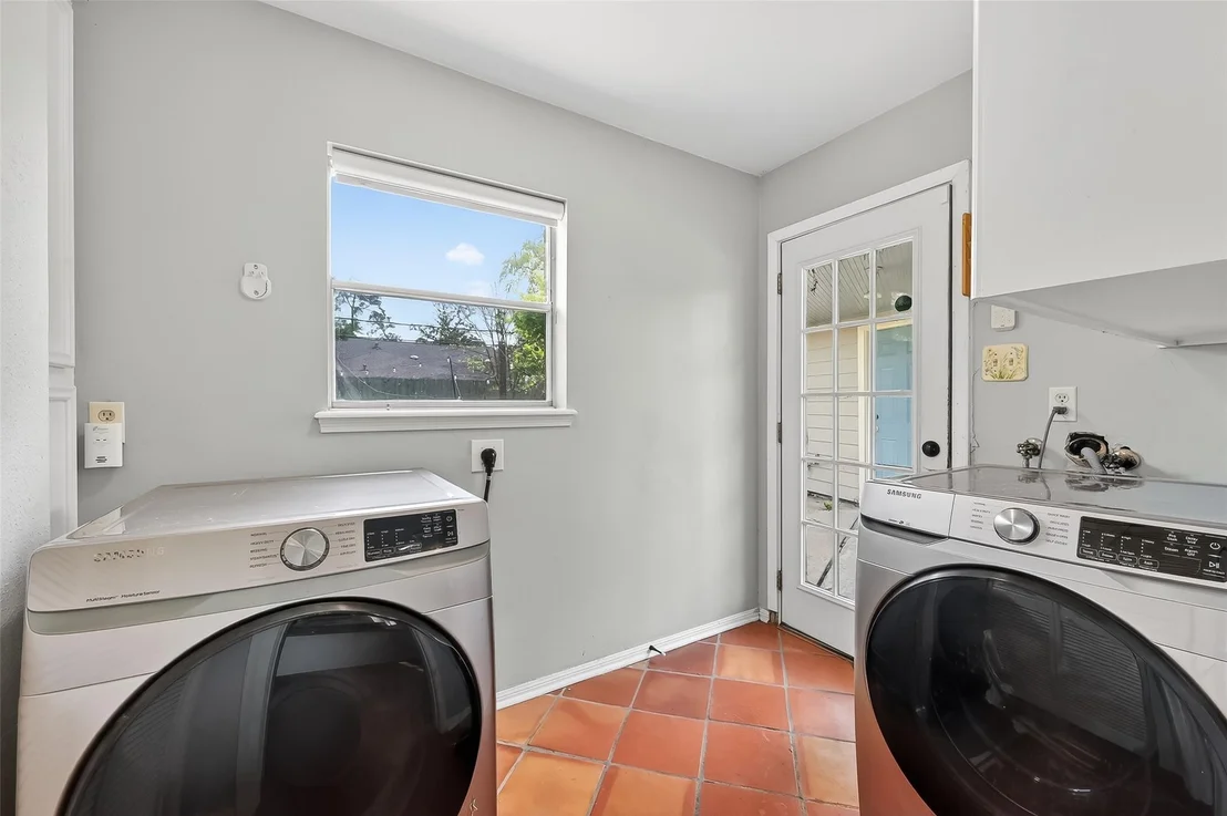 Photo of 906 Pear Tree Lane