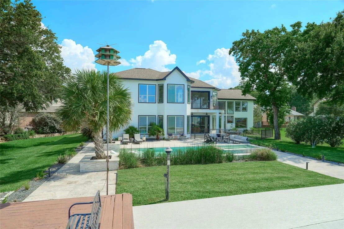 Photo of 11706 Edgewater Court