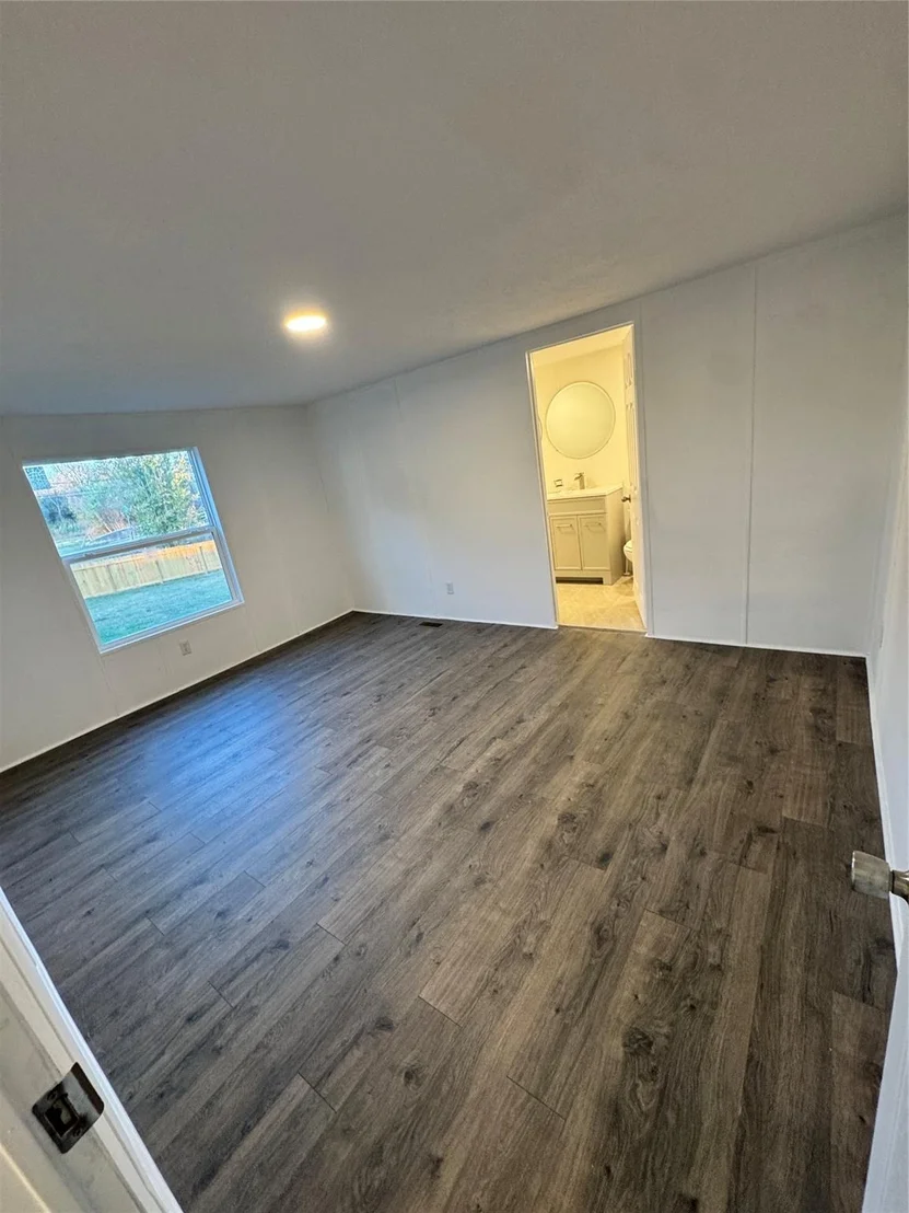 Photo of 409 W Harris Avenue