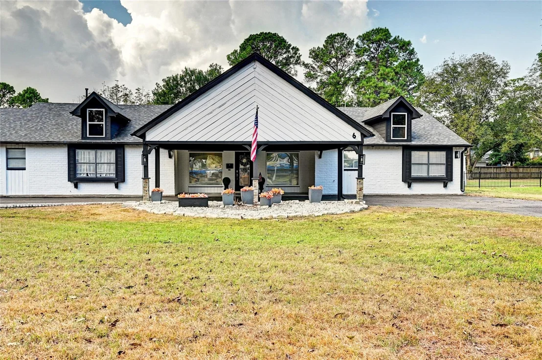 Photo of 6 Oak Hollow Circle