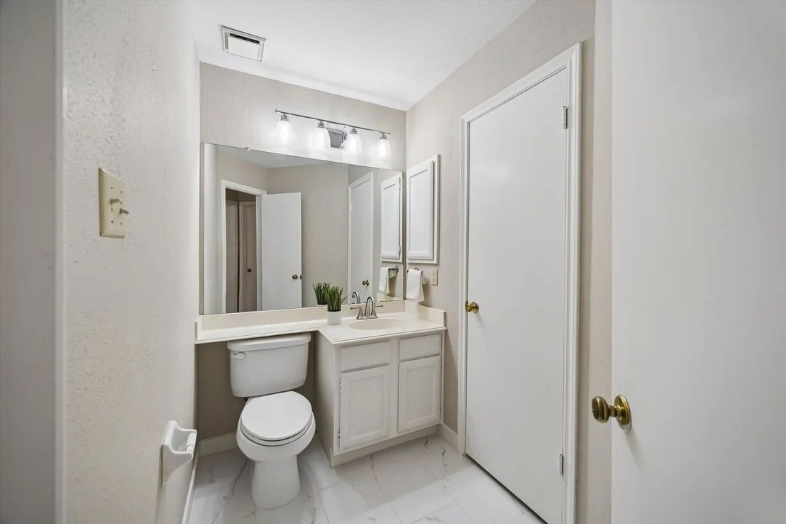 Photo of 46 Lakeridge Drive