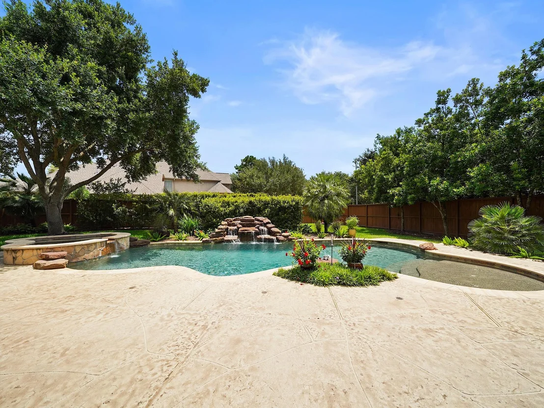Photo of 6015 Madrone Mdw Drive