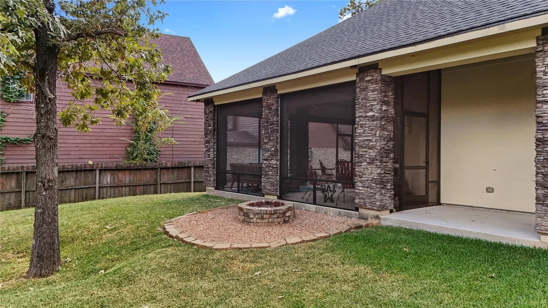 Photo of 12122 Hawthorne Drive