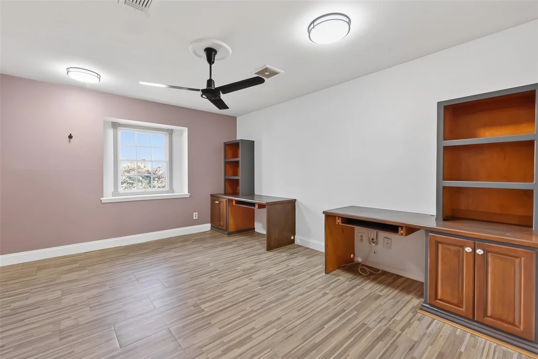 Photo of 906 Pear Tree Lane