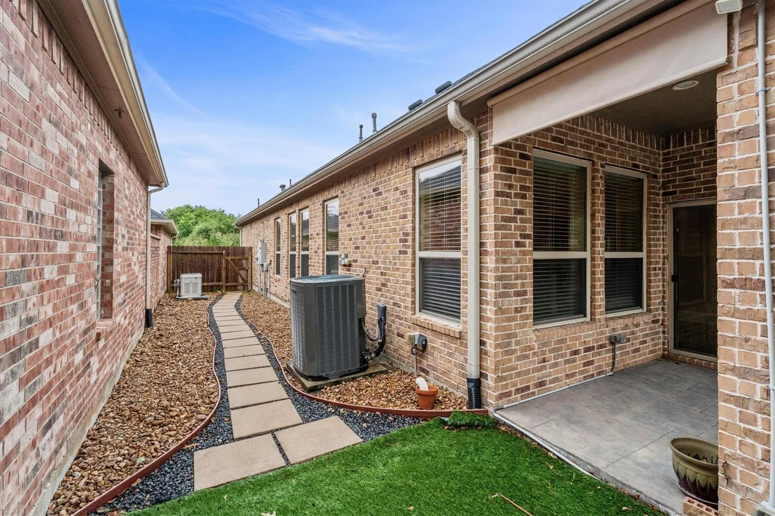 Photo of 8603 Crescent Valley Lane