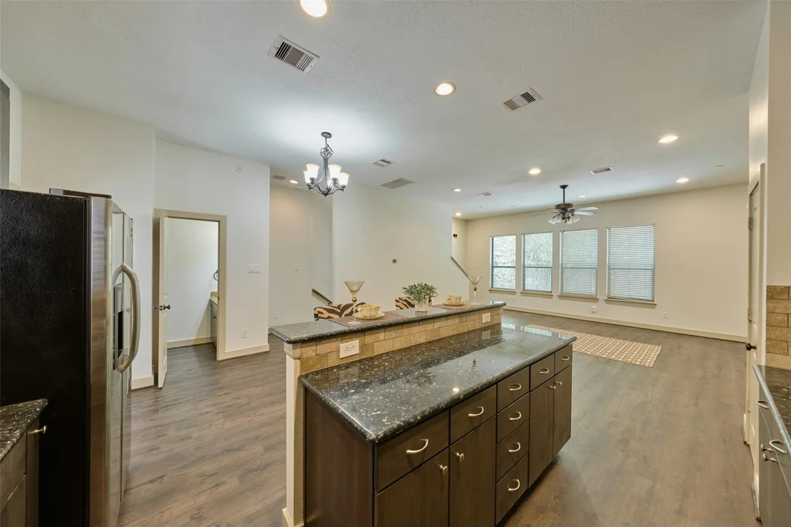 Photo of Unit E at 2422 Navigation Boulevard