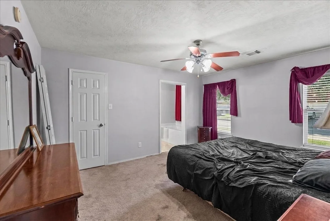 Photo of 8202 Greenleaf Street