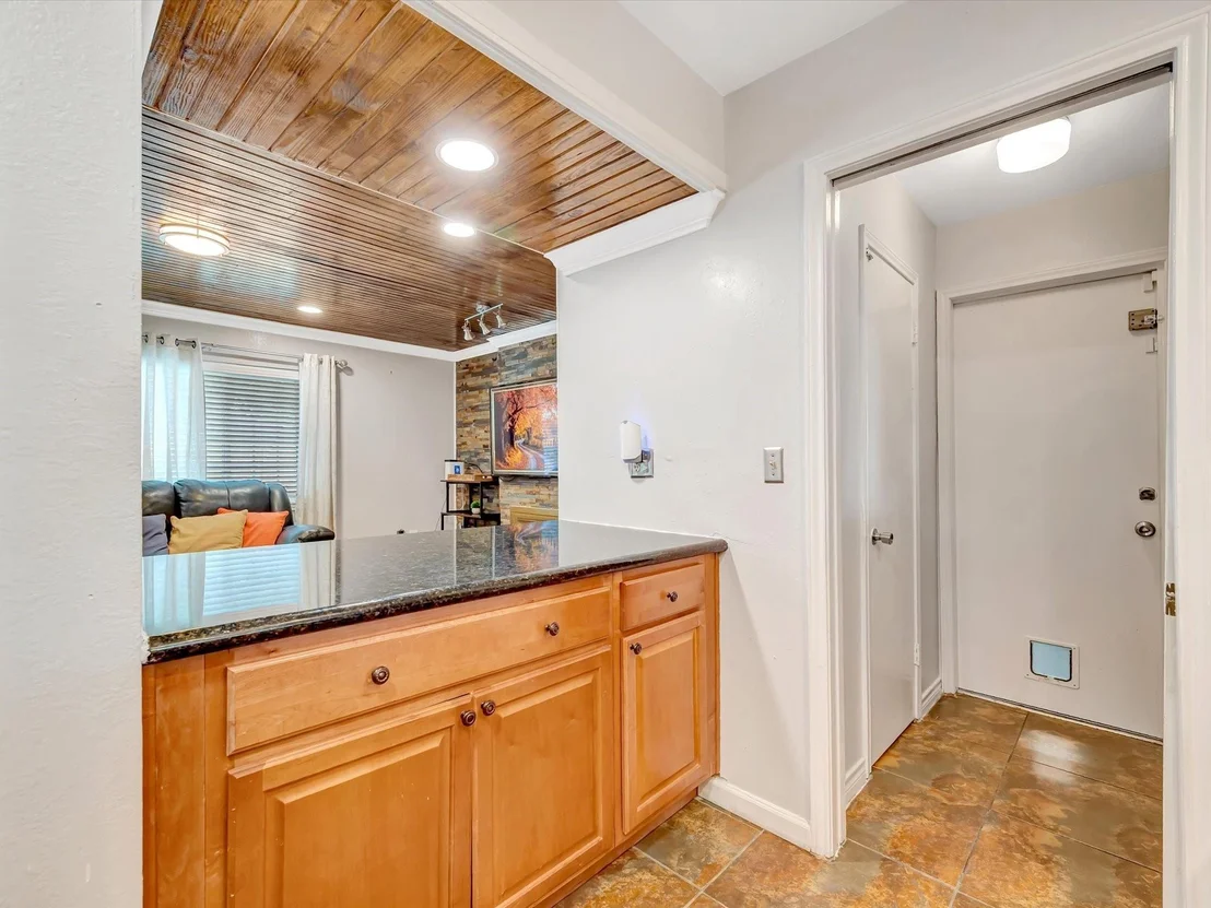 Photo of 1615 Redway Lane