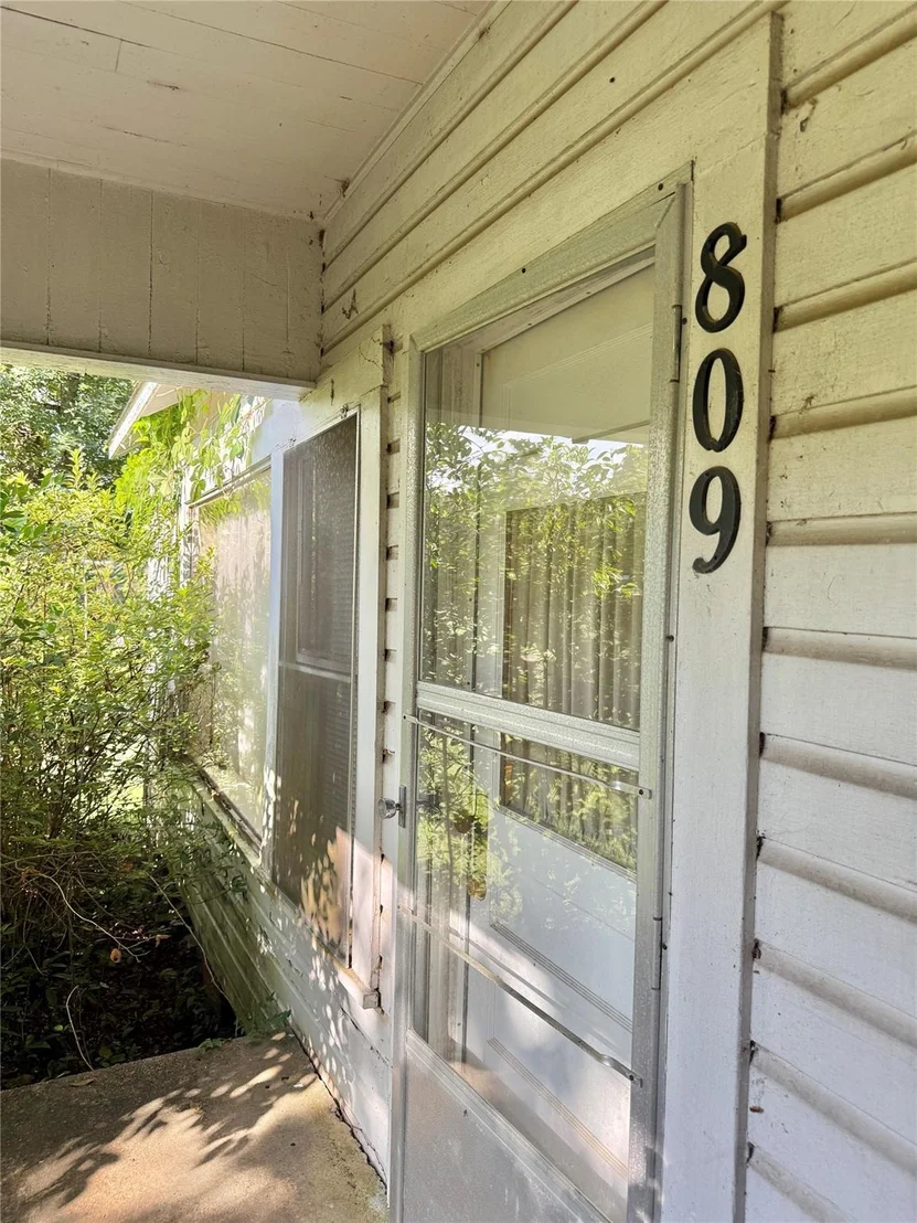 Photo of 809 W Elder