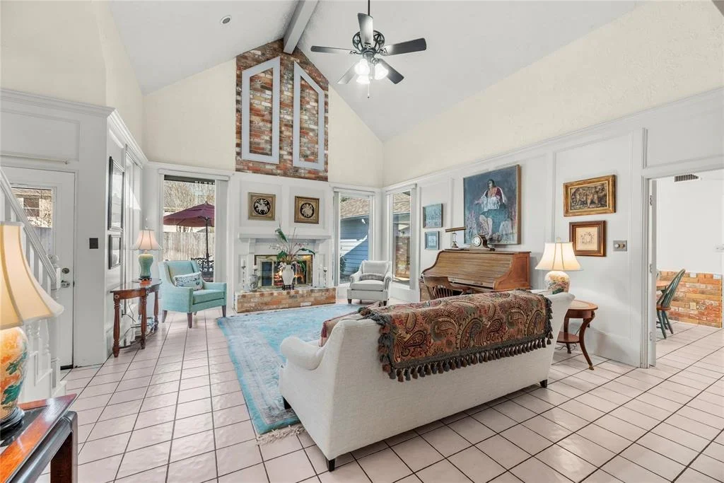 Photo of 922 Montview Drive