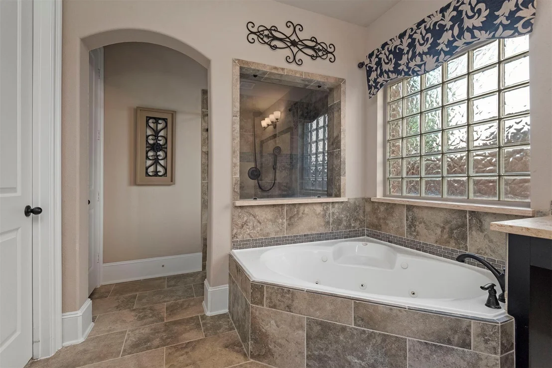 Photo of 1715 Laremont Bend Drive