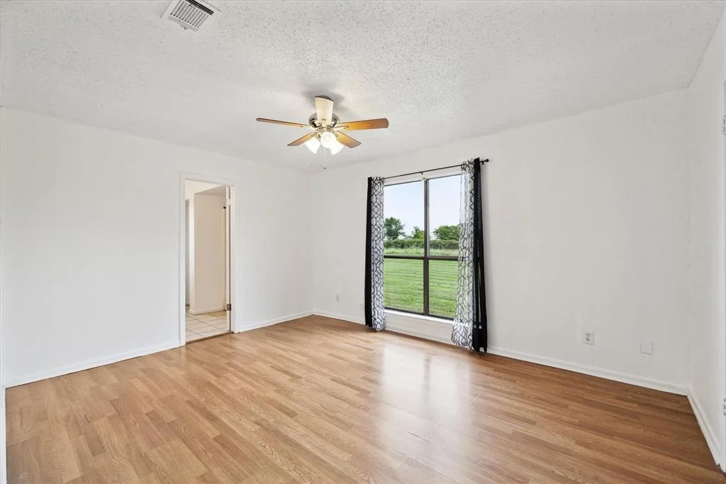 Photo of 893 Long Bow Road