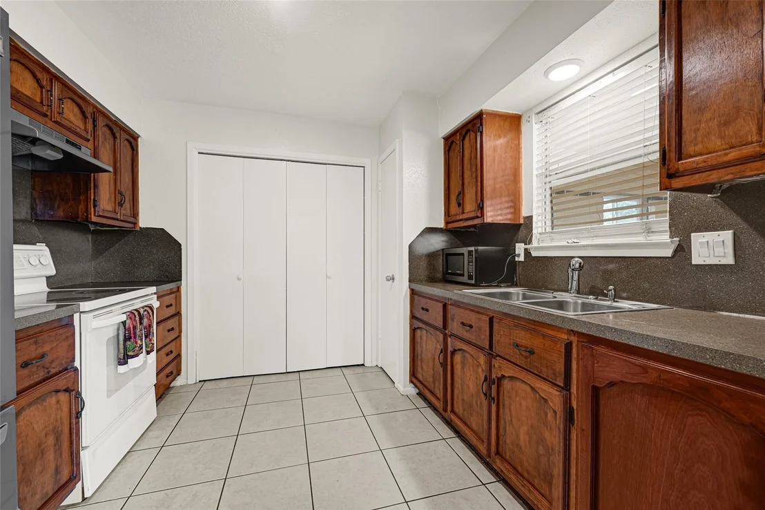 Photo of 20011 Lions Gate Drive