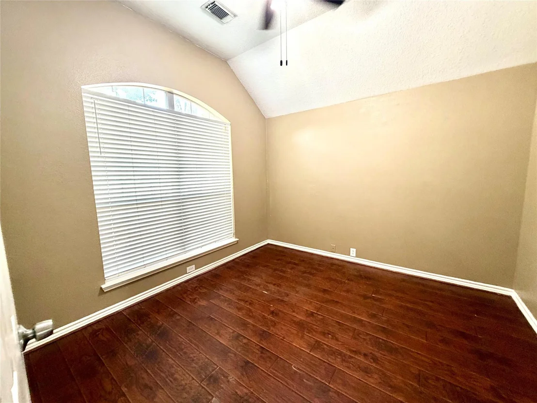 Photo of 4914 Surrey Park Circle