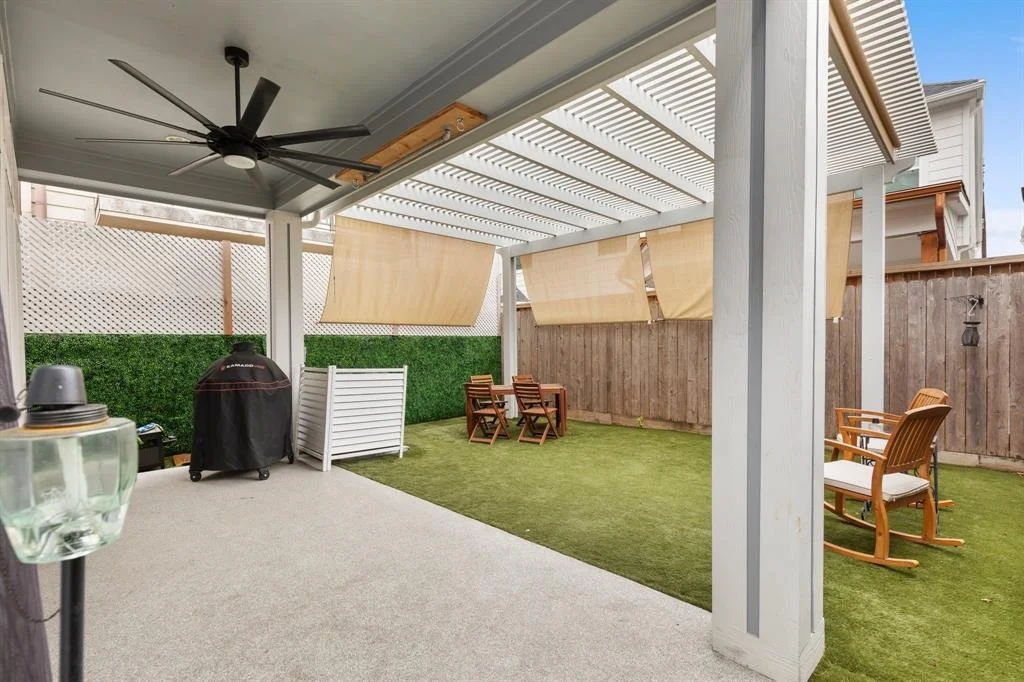 Photo of 5244 Larkin Street