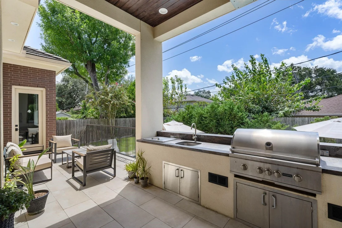 Photo of 5427 Maple Street