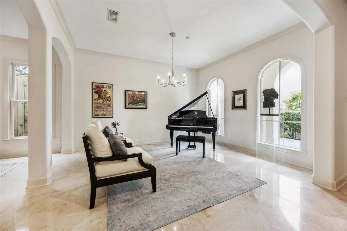Photo of 2520 Westgate
