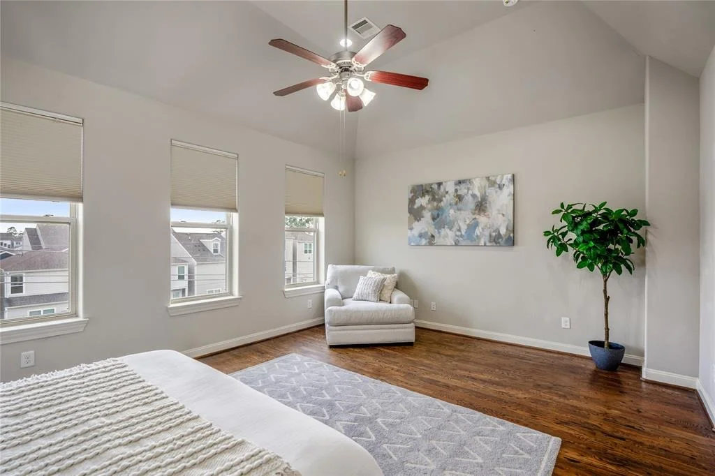 Photo of 10913 Upland Park