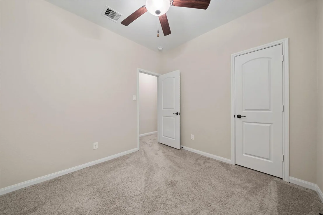 Photo of 8985 Oval Glass Street