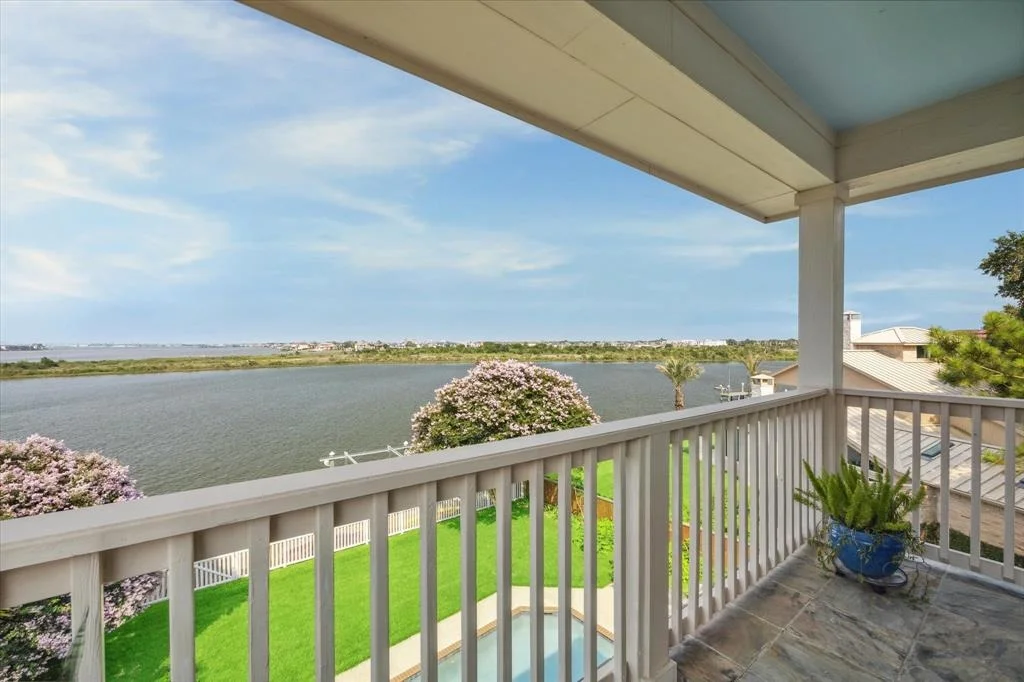 Photo of 18607 Upper Bay Road Road