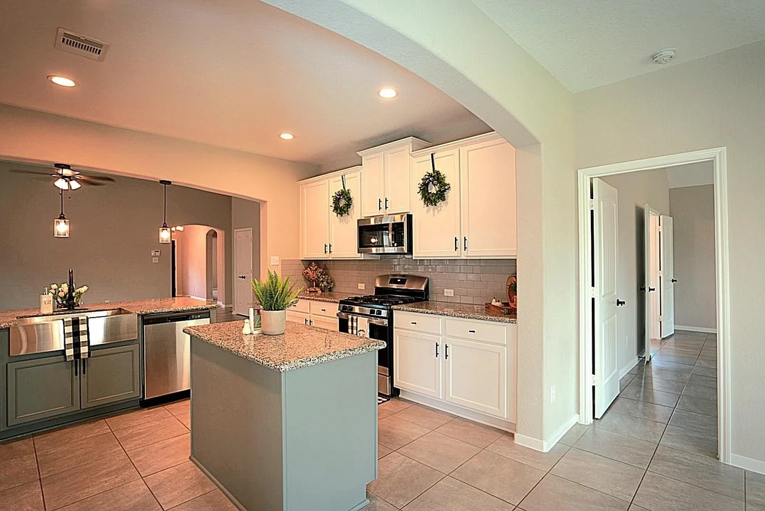 Photo of 704 Shadow Bend