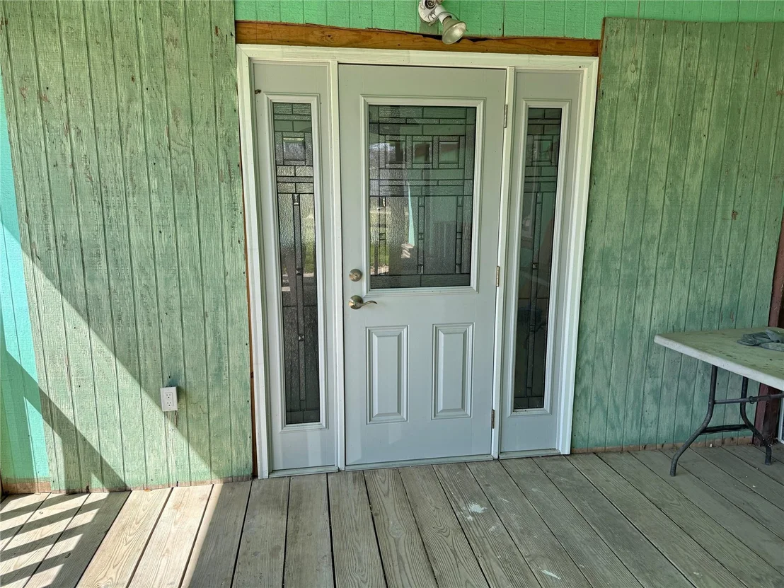 Photo of 585 River Oaks Drive