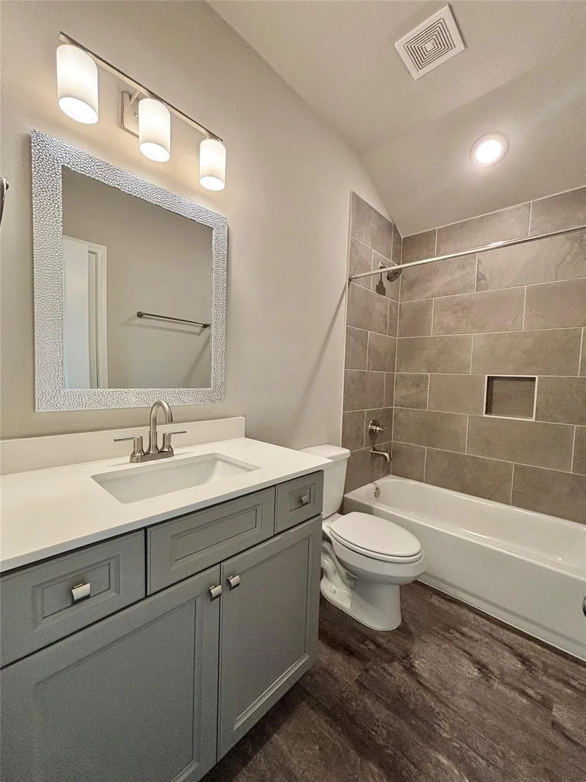 Photo of 211 Bayview