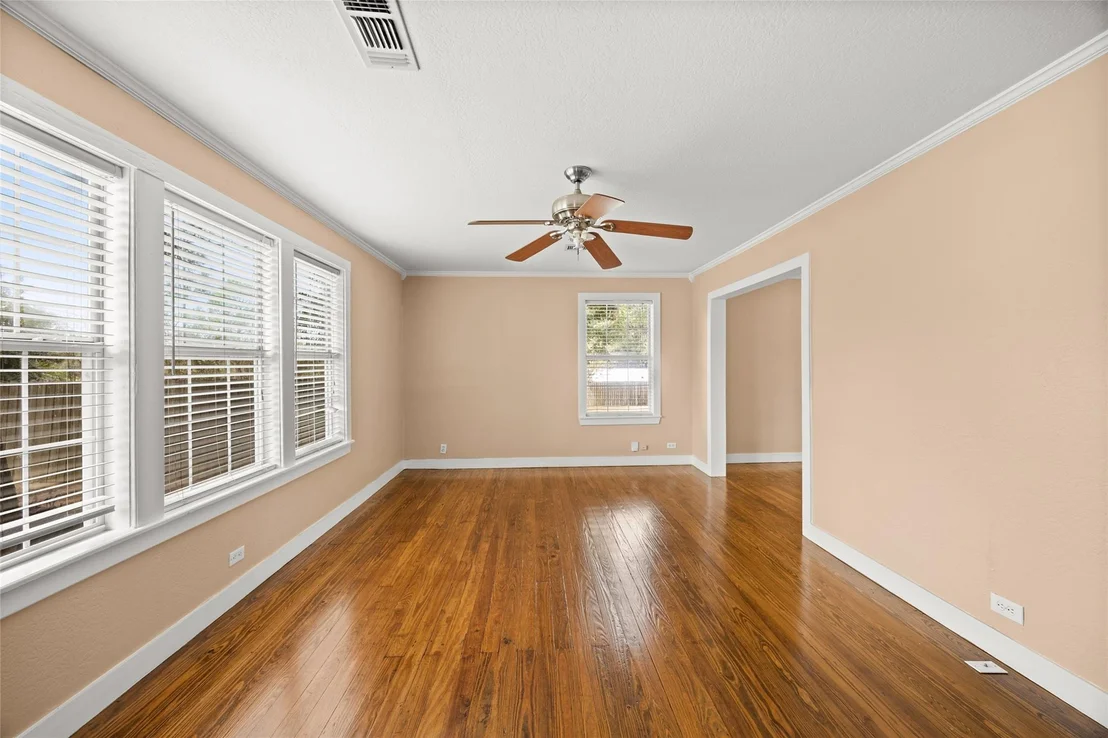 Photo of 906 W First Street