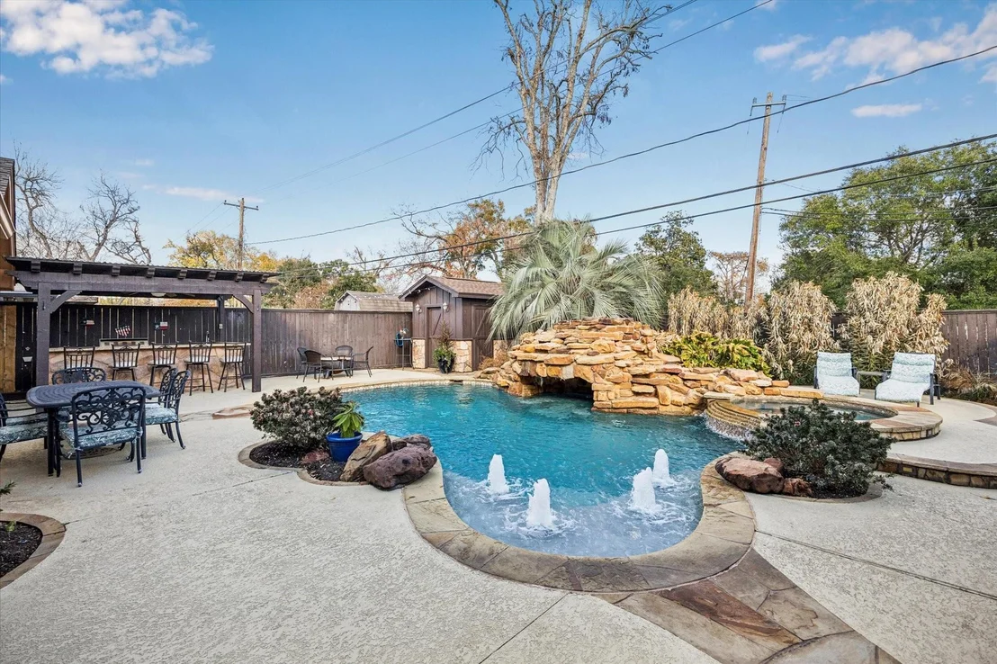 Photo of 1502 Adkins Road