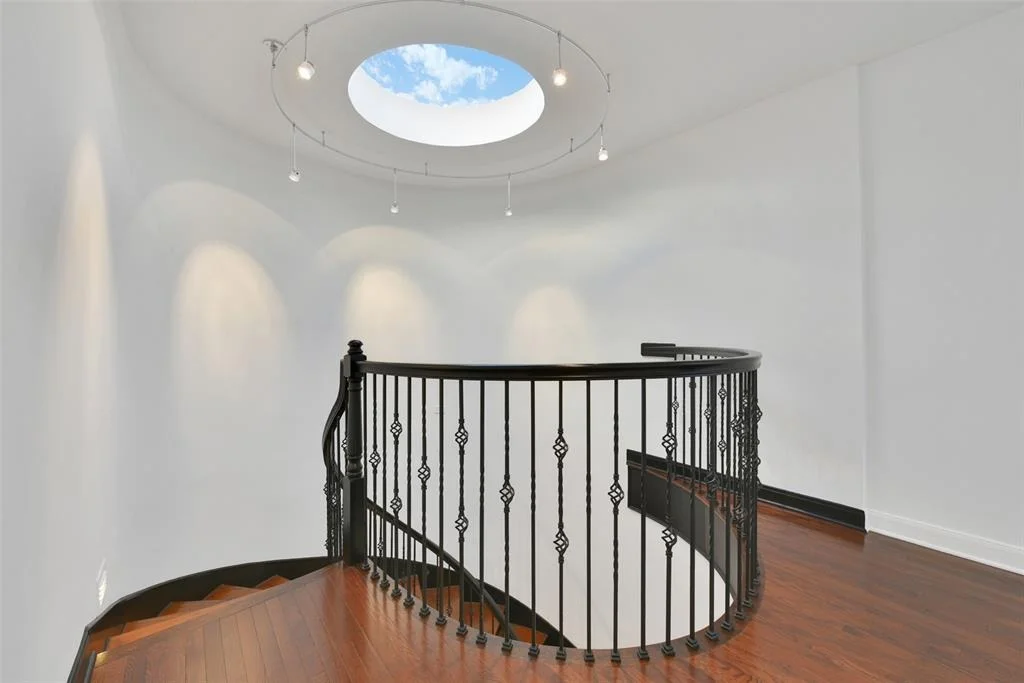 Photo of 897 Kirby Drive