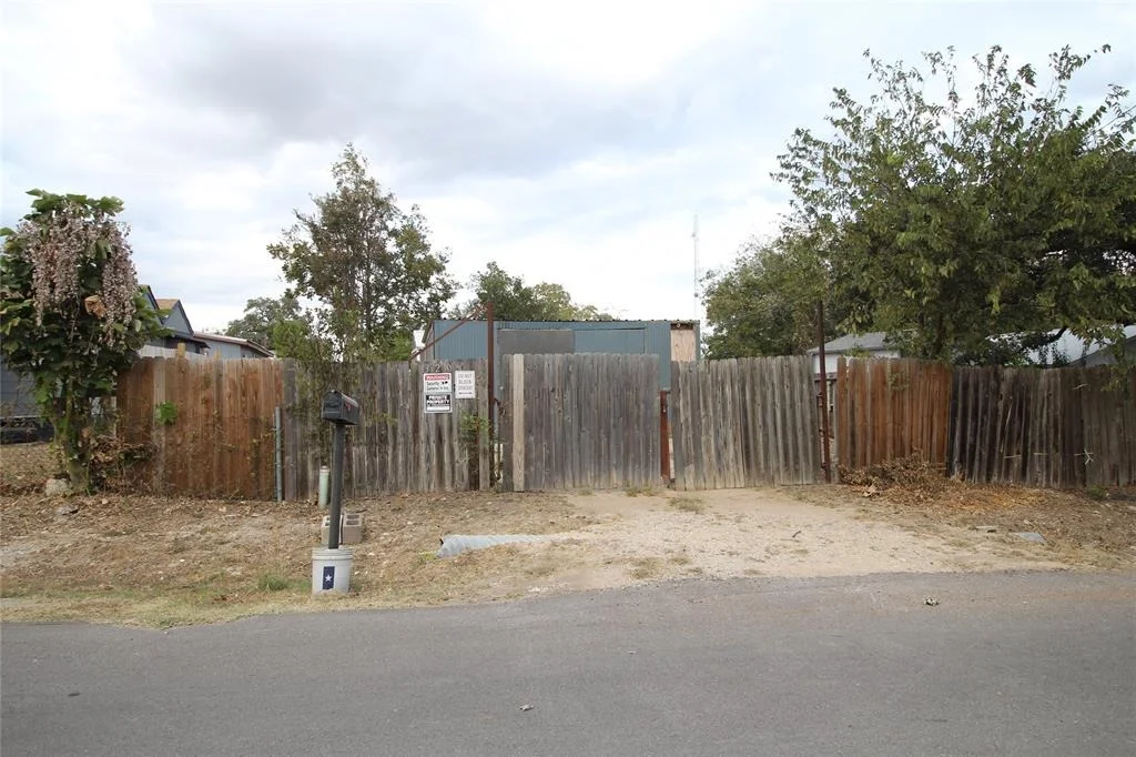 Photo of 320 W Thiele Street