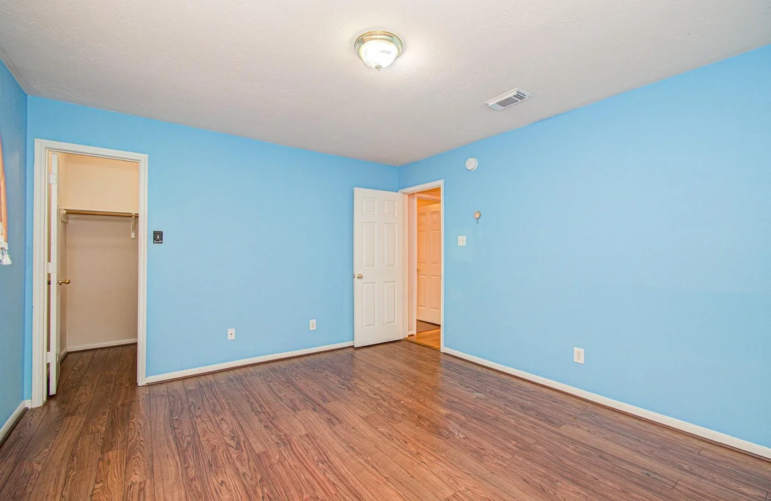Photo of 5415 Oak Falls Drive