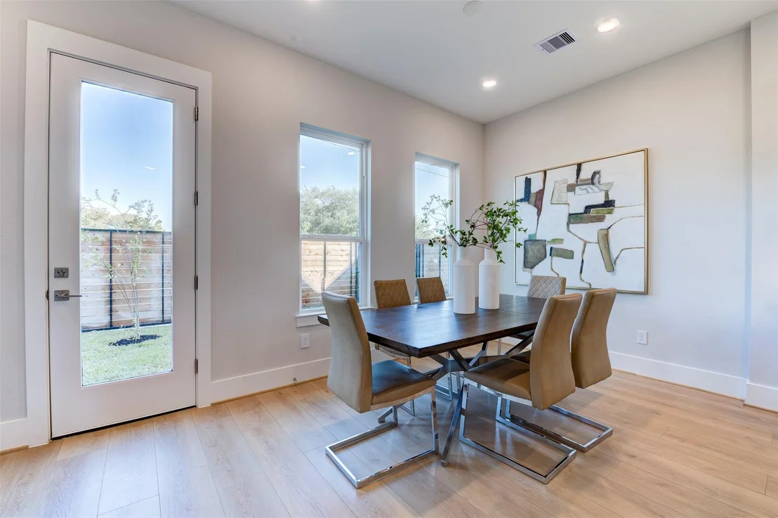 Photo of 5126 Rosslyn Road