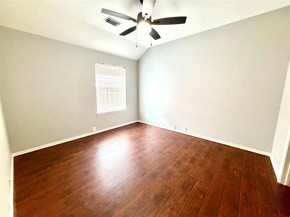 Photo of 4914 Surrey Park Circle