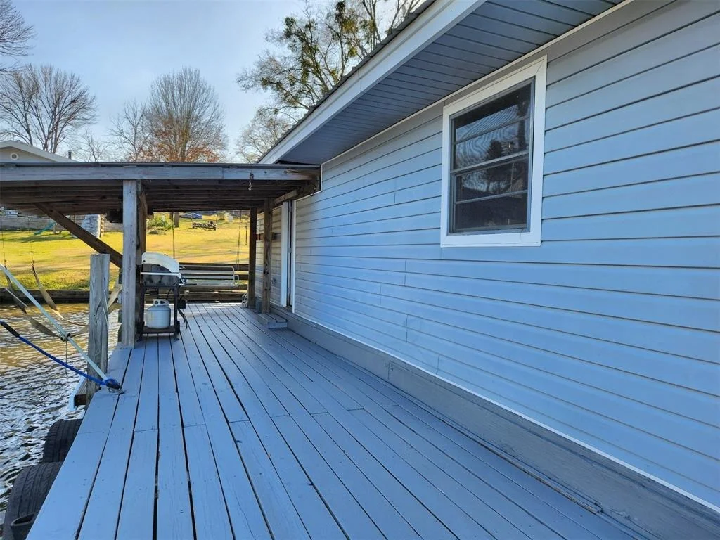 Photo of 15490 Lakeside Drive