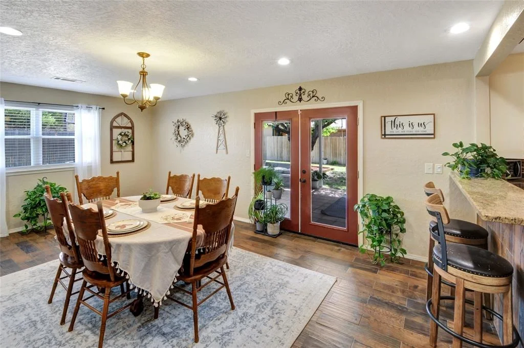 Photo of 807 Ridgelea Drive