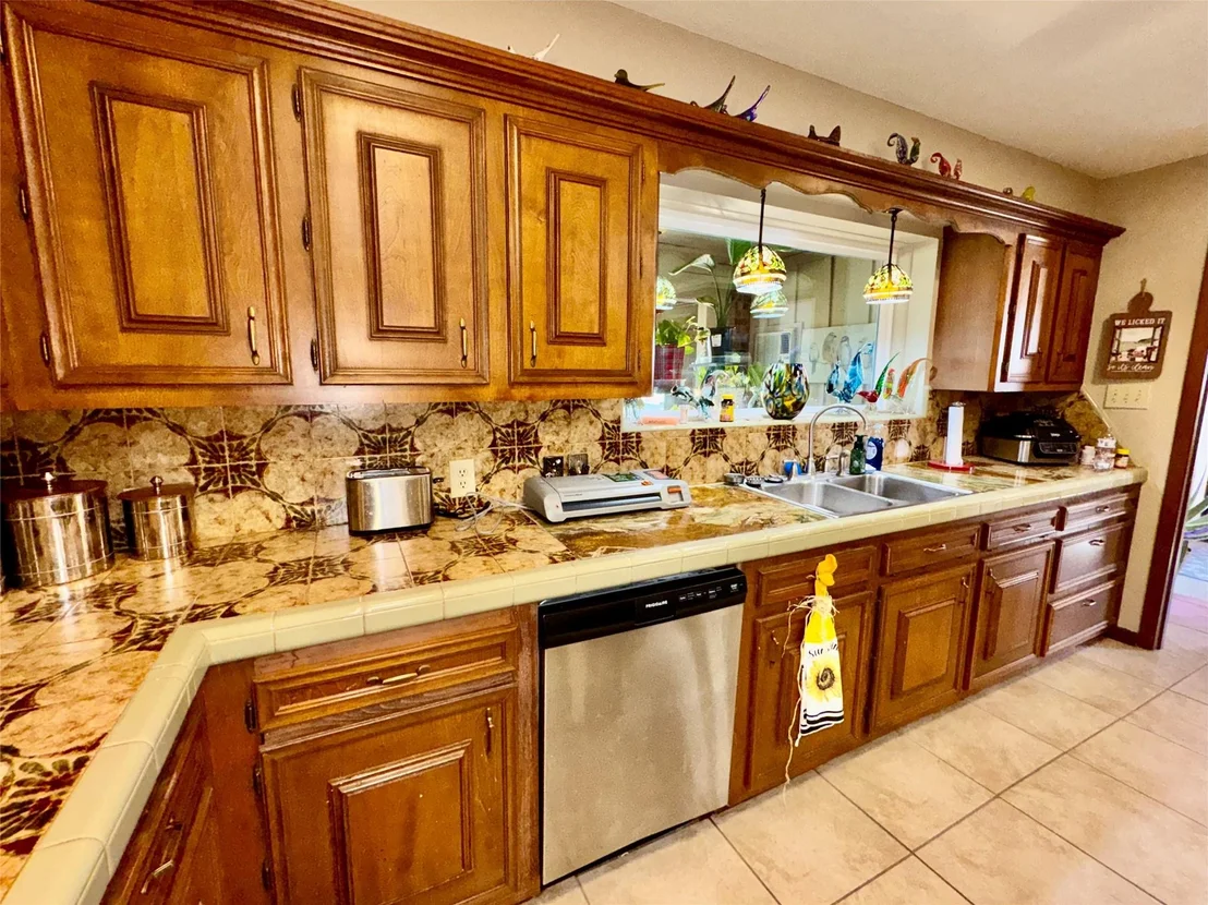 Photo of 201 Westwood Drive E