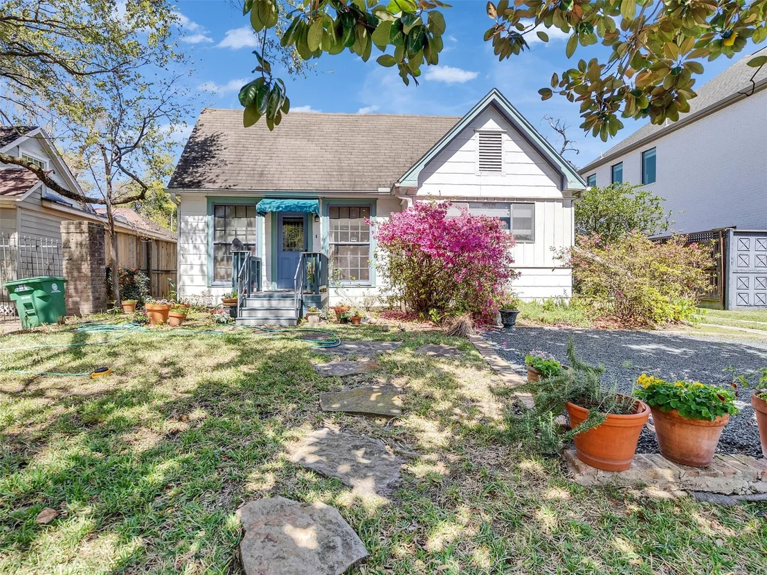 Photo of 2328 South Boulevard