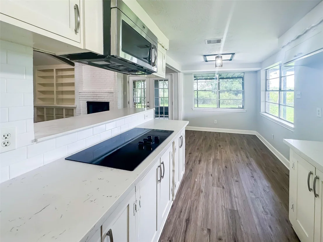 Photo of 912 Robinson Road