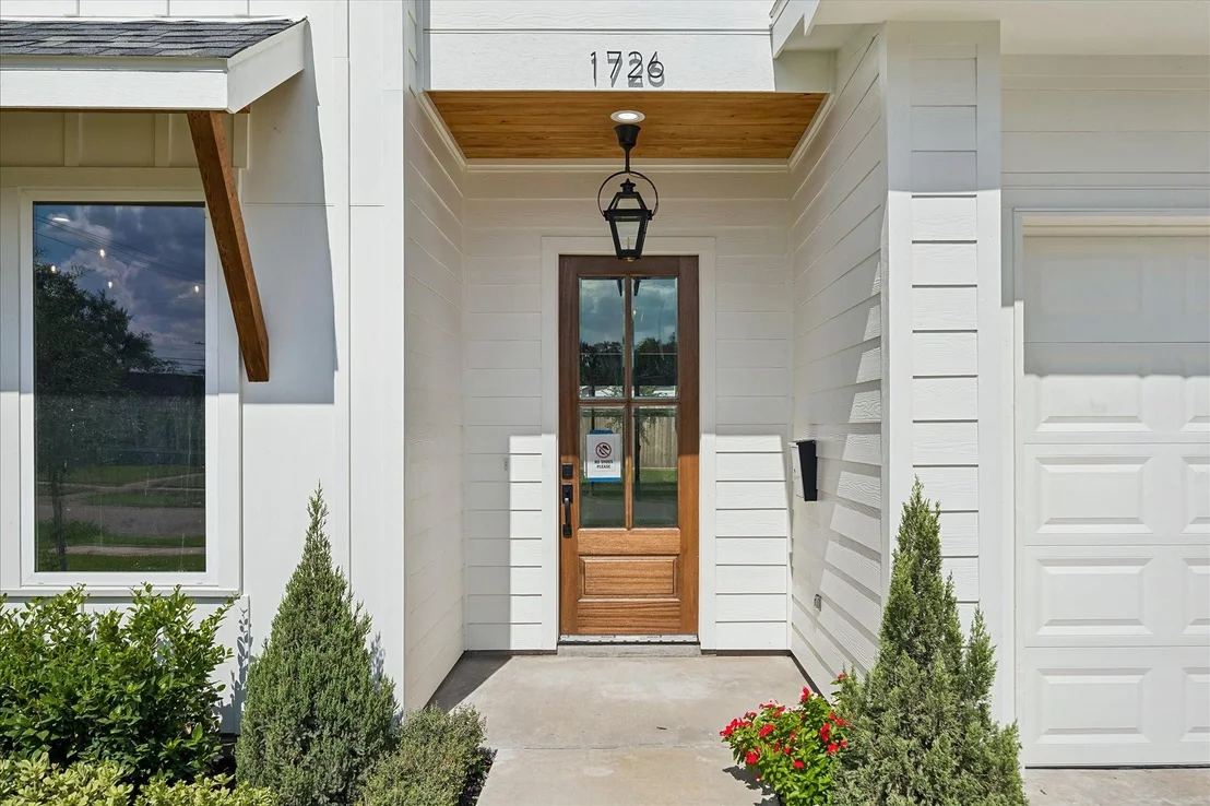 Photo of 1726 Chantilly Lane