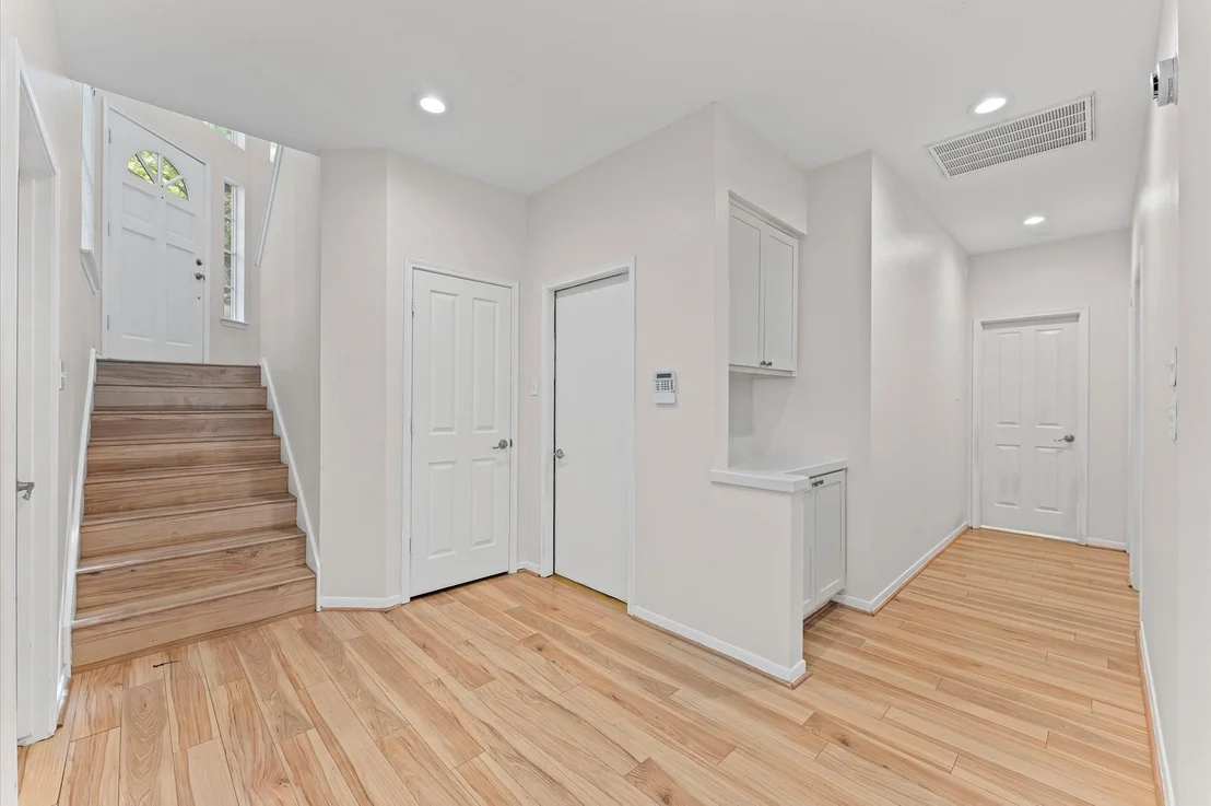 Photo of 50 Lakeridge Drive