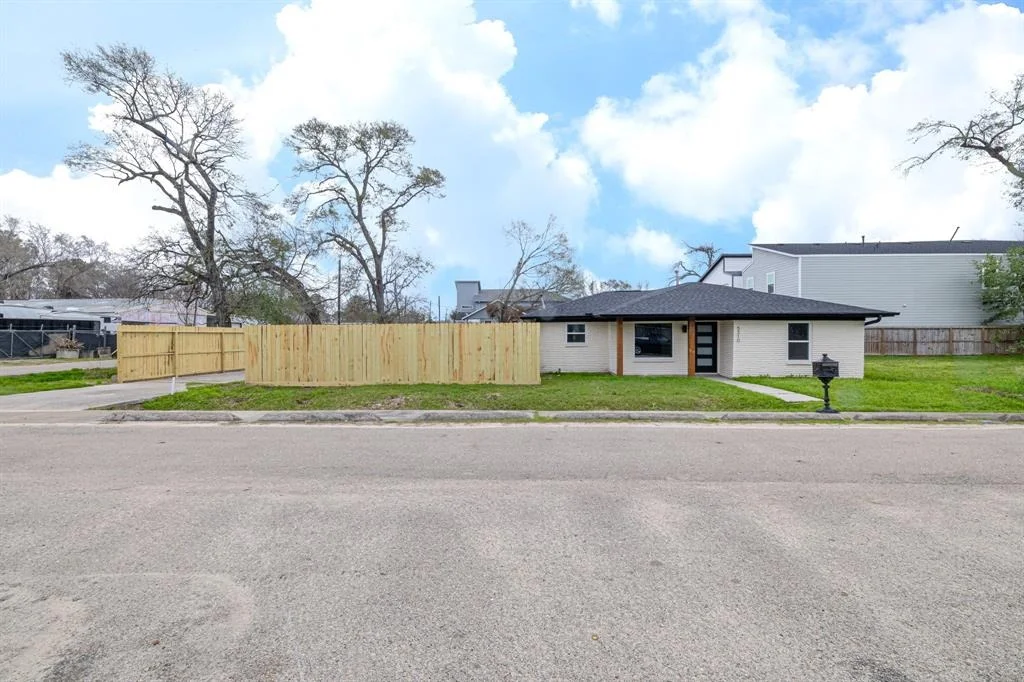 Photo of 5310 Randon Road