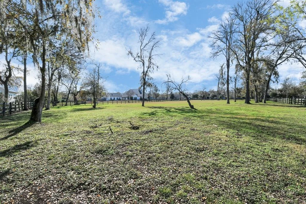 Photo of 5010 Woodside Lane