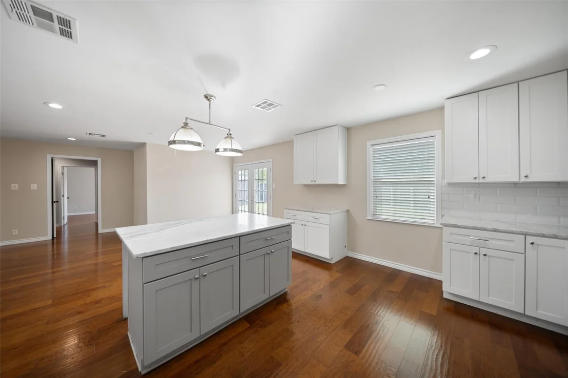 Photo of 5203 Chantilly Lane