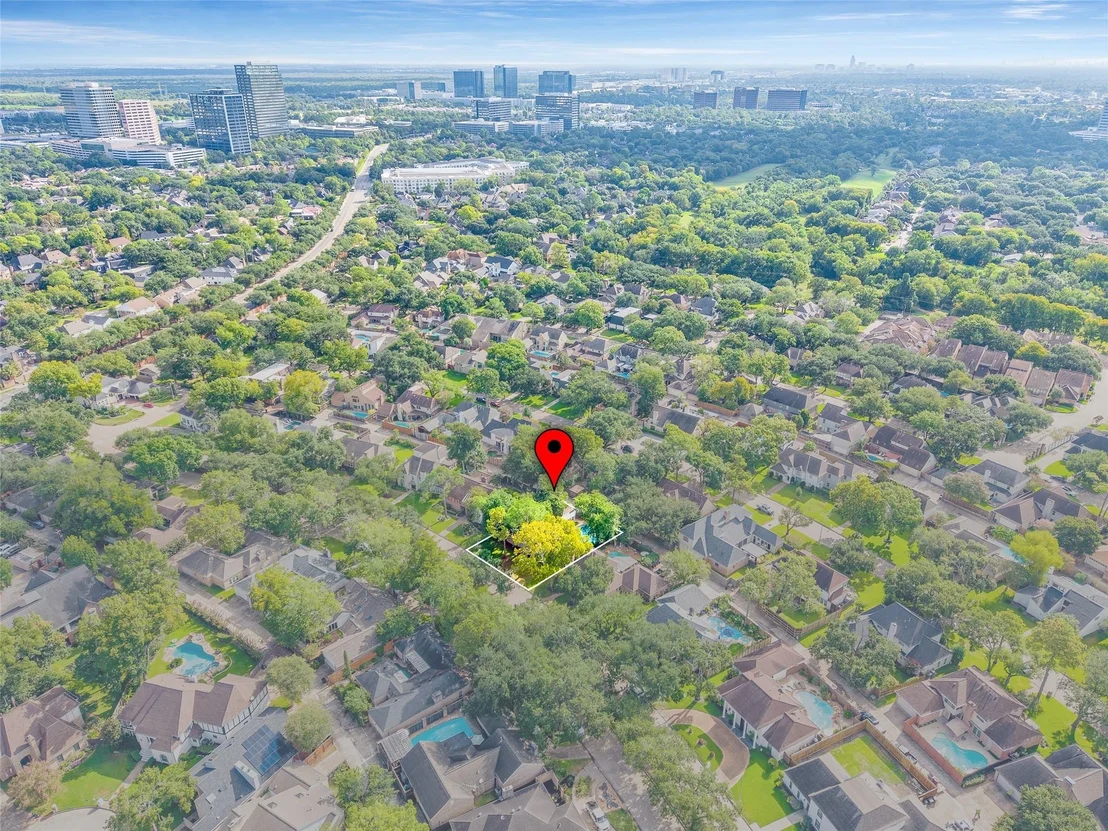 Photo of 903 Crossroads Drive