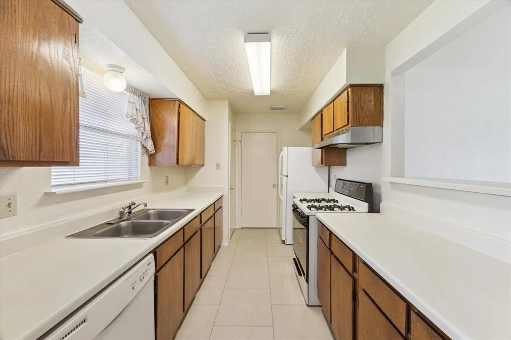 Photo of 1006 W Brompton Drive