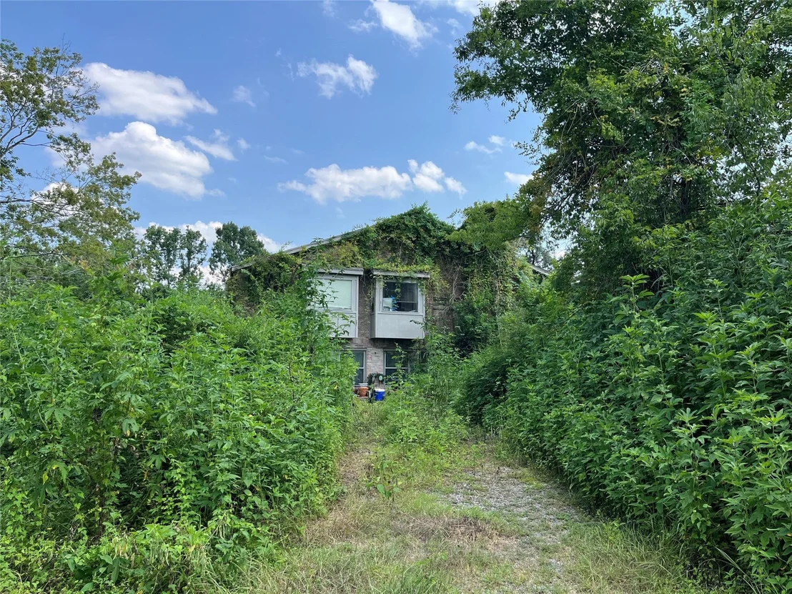 Photo of 5757 Burnett Road