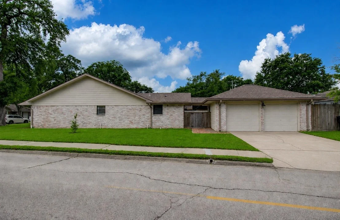 Photo of 10402 Hazelhurst Drive