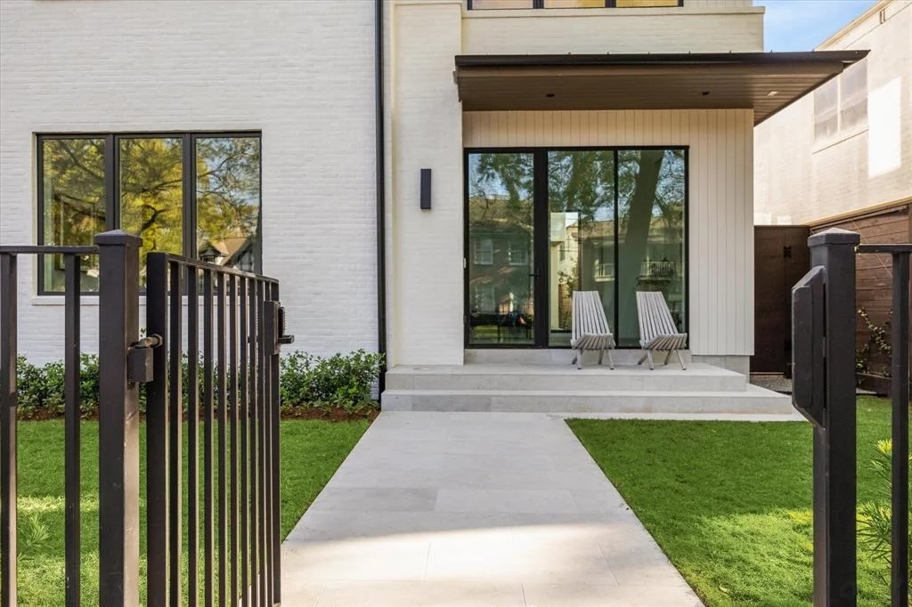 Photo of 2215 Albans Road
